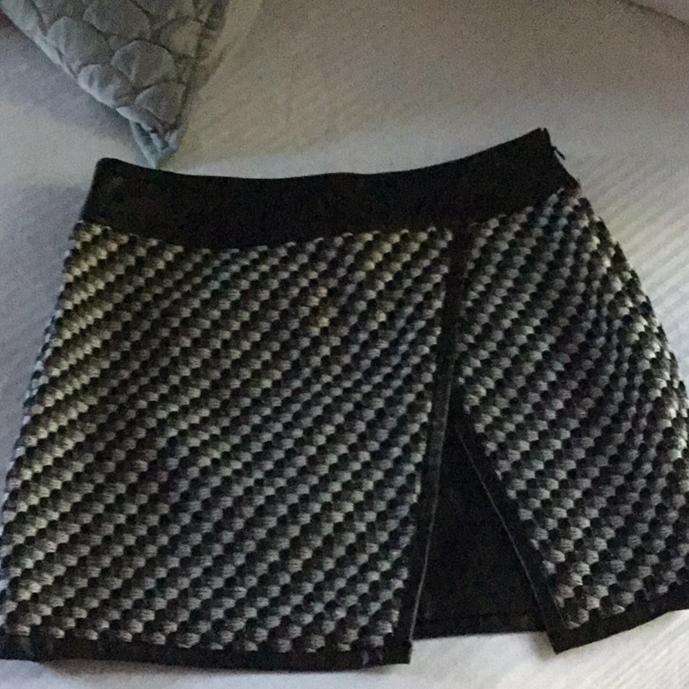 Fitted houndstooth miniskirt